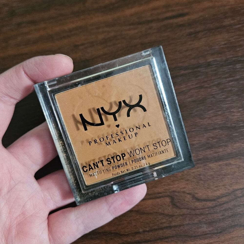 NYX Can't Stop Won't Stop Mattifying Powder MOCHA